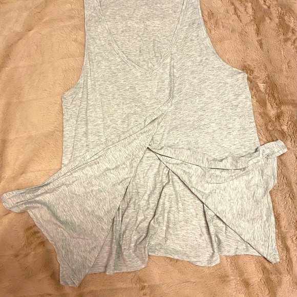 Lululemon flowy deep v neck top - Picture 3 of 3